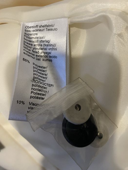 Pardesiu deosebit cu inchidere prin caps