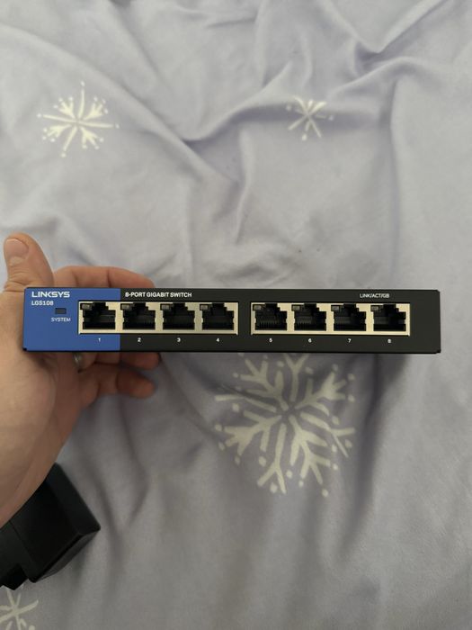 Switch Linksys 8 porturi