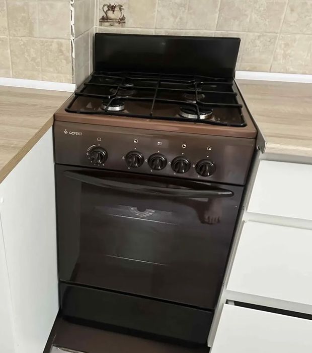 продам газовую плиту GEFEST