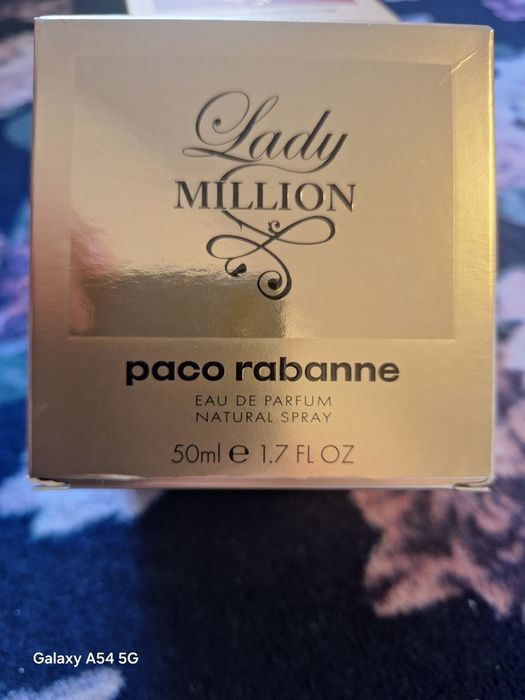 Vând parfum de dama