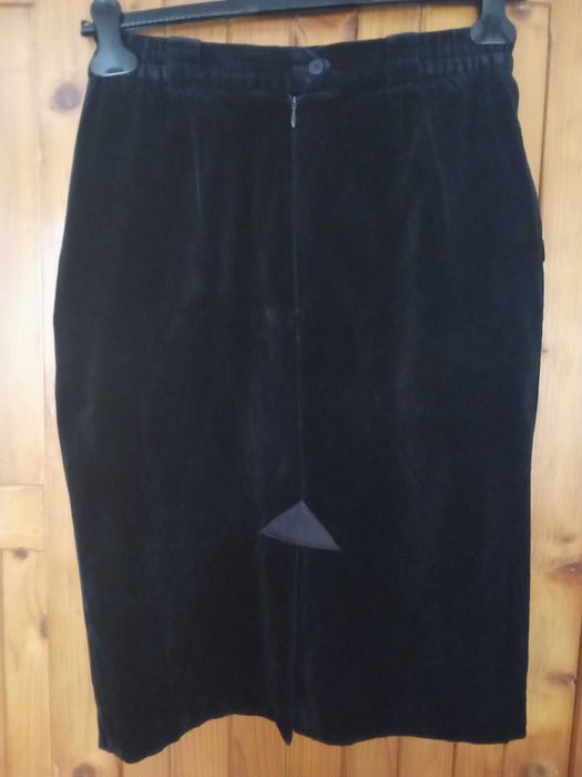 Fusta conica, din catifea