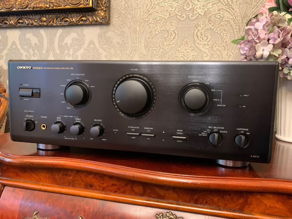 Продавам усилвател Onkyo 8870