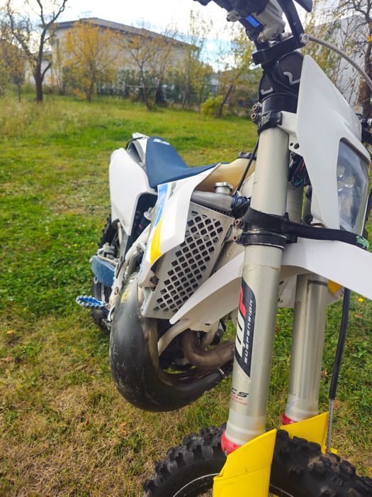 Vând husqvarna te300 în stare bună de funcționare.