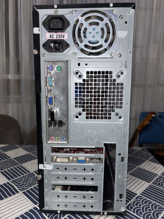 Компьютер стационарный+колонки с сабвуфером, мышь, клавиатура.