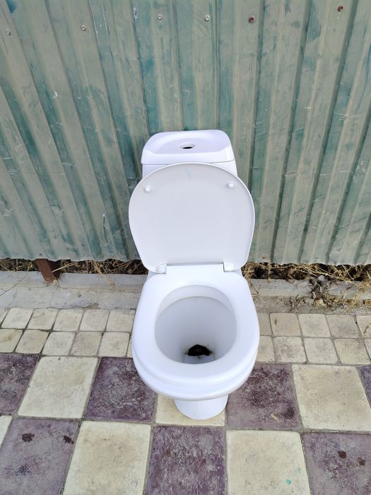 Продам унитаз SANITA