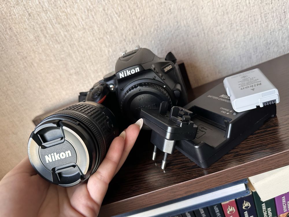 Nikon D5600 с обектив AF-P Nikkor 18-55mm