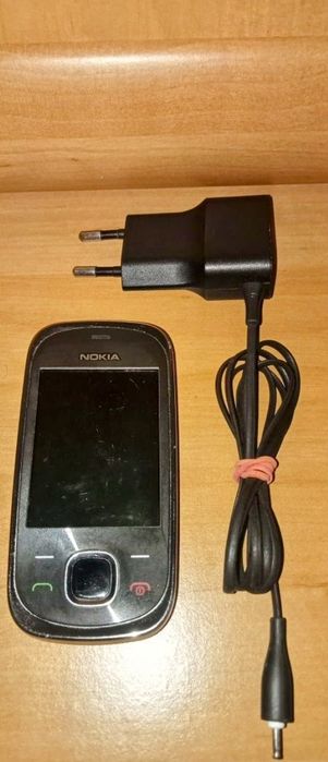 Nokia 7230 pe sina