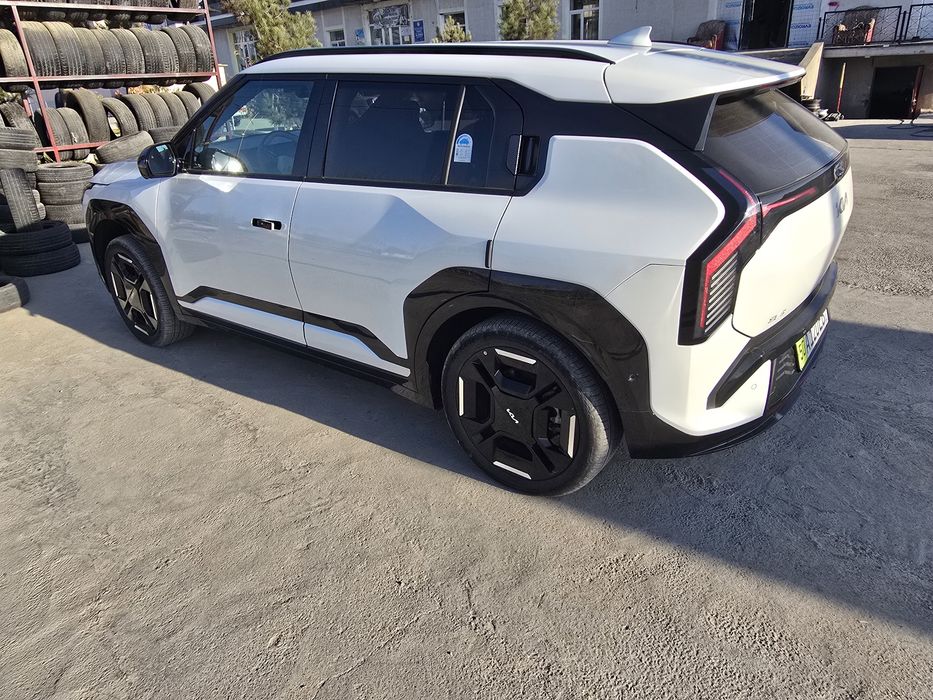 KIA EV3 GT 2025 yil elektramabil full pazitsia sotiladi