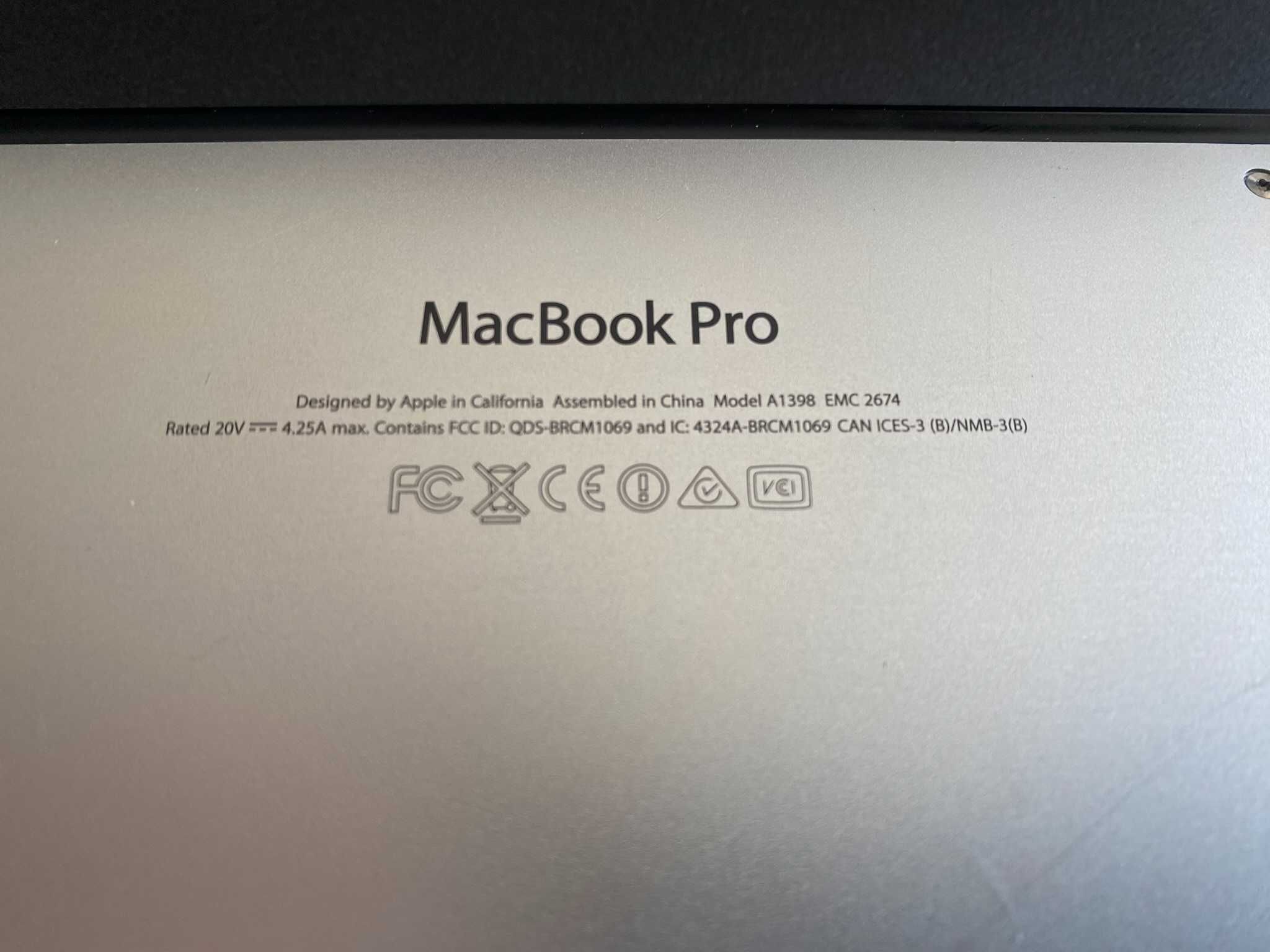 MacBook Pro A1398 (C2674)