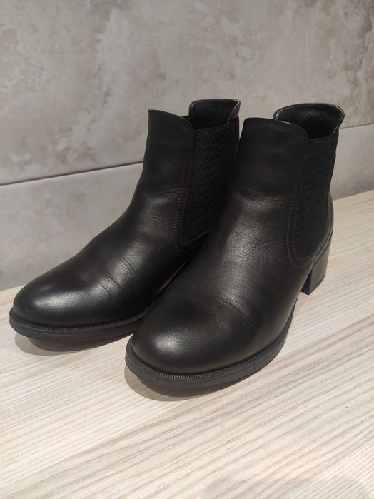 Срочно продам женские кожаные полусапожки Greyder 38