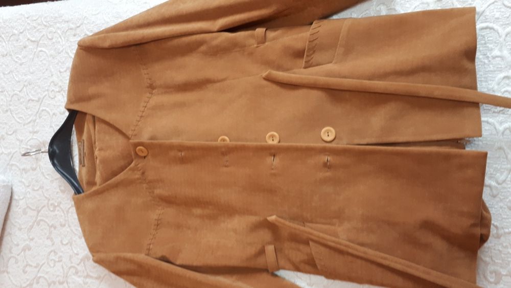 Дамски костюм.