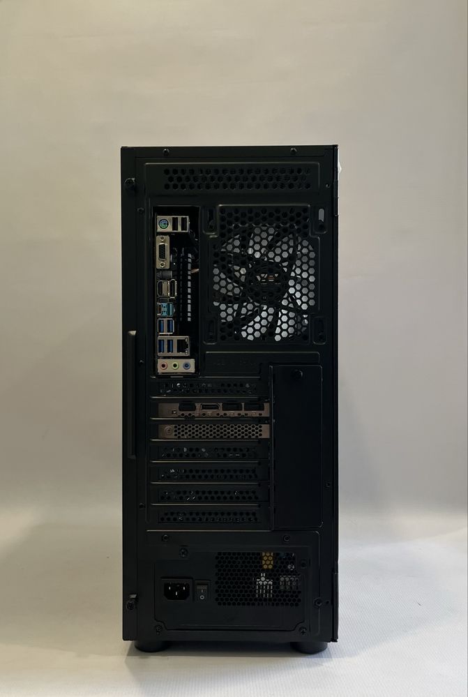 Геймърски компютър AMD Ryzen 5 5600, RTX 4060 Ti 8GB, 16GB ram