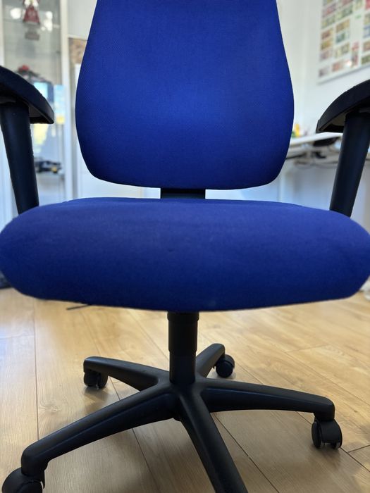 Scaun de birou curatat profesional