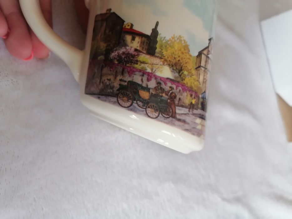 Нива чаша от Пиза, наклонена