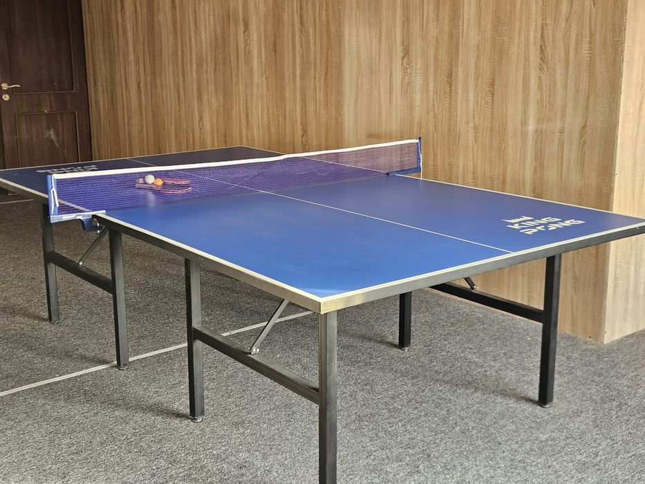 Tennis stol raketkalari bilan