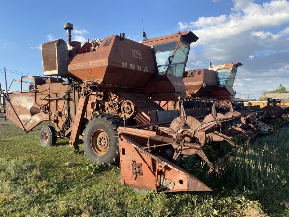 Сельхоз техника. Комбайн ниыа. ПТС 12. Жилой вагон