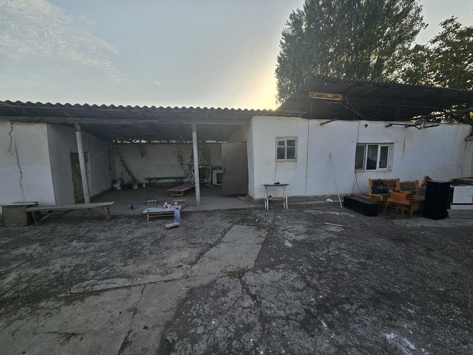 Pravda kolxozida 3 xonalik xovli joy ijaraga beriladi 200$