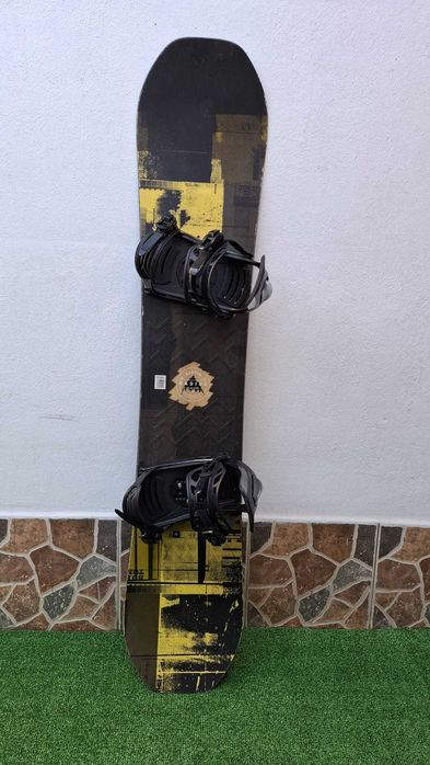 Placa snowboard Burton 145 cm cu legaturi noi