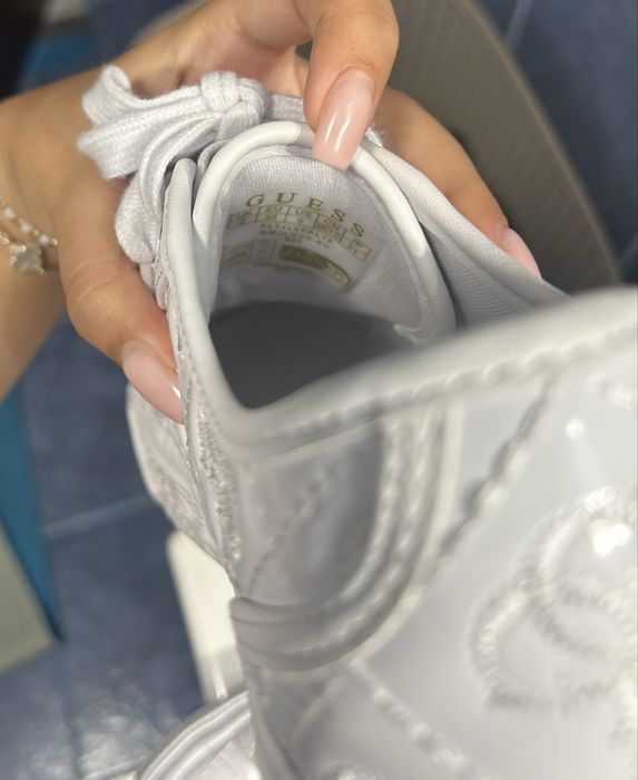 Vand adidasi guess originali