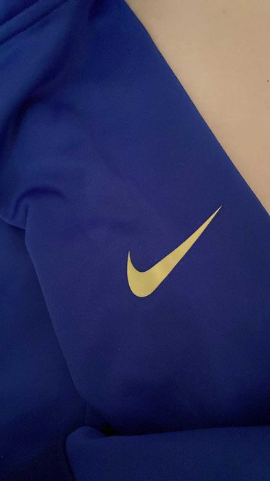 Продавам син свеж цвят суитчър Нике / Nike само за 29.99 лв