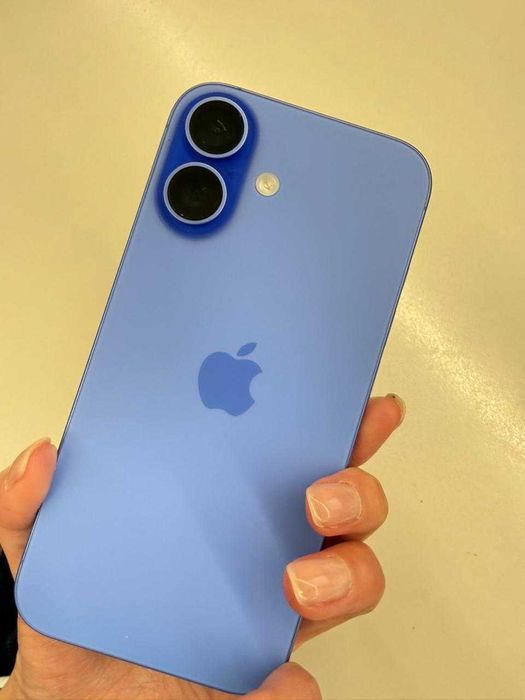 Продам IPhone 16