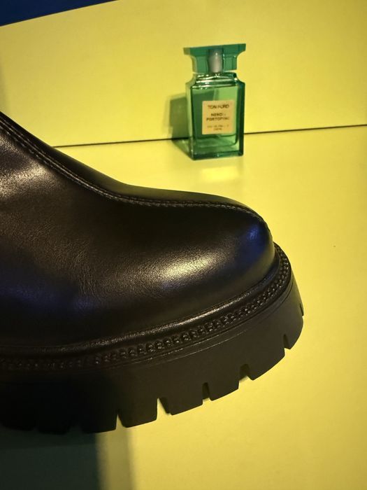 Стилни черни дамски боти