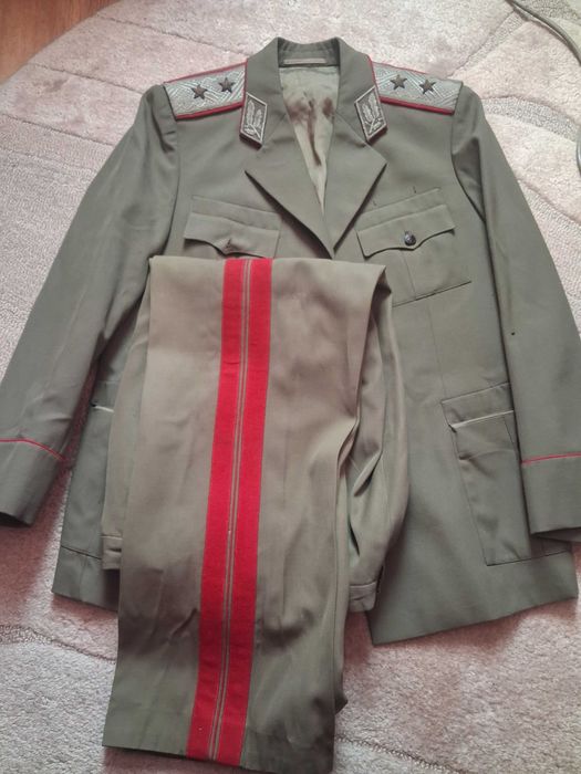 колекционерски военни униформи и аксесоари