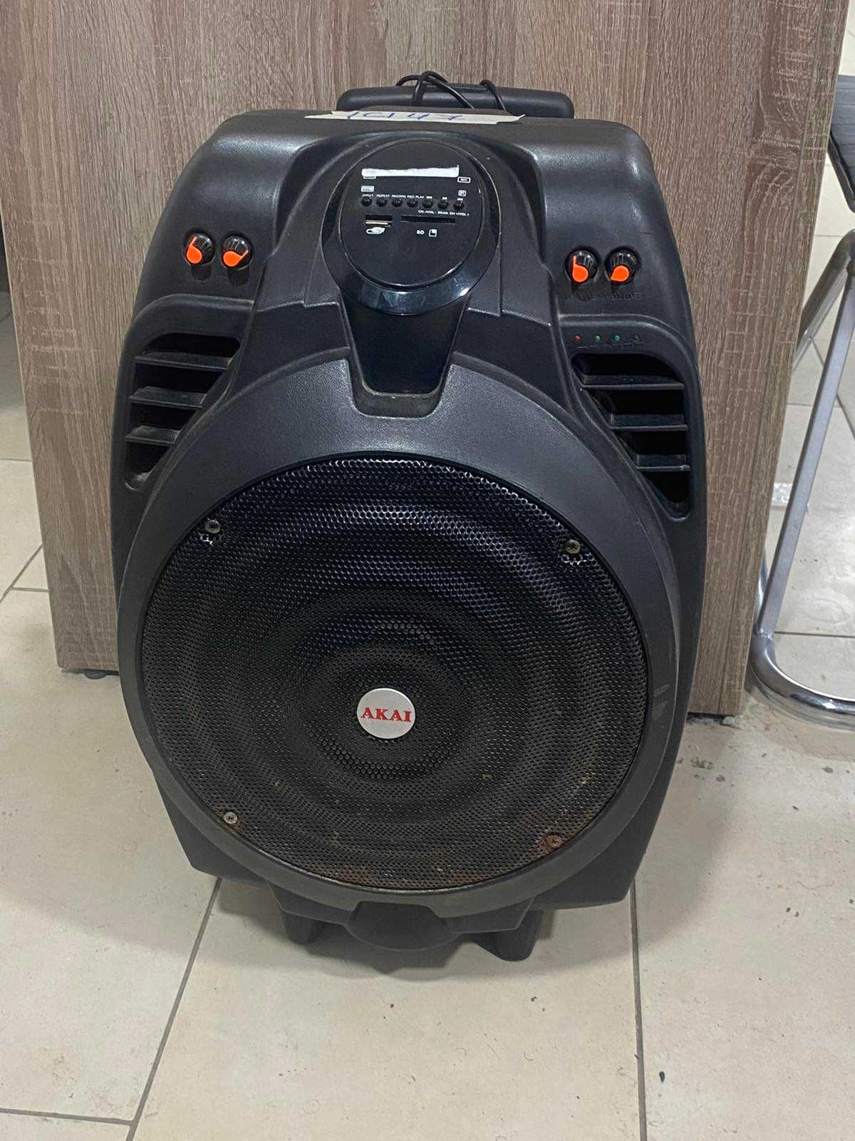 Преносима тонколона Akai SS023A-X10, Черна