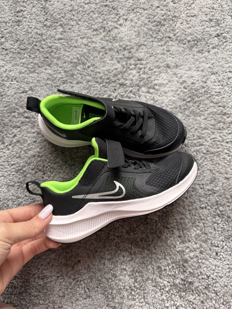 Чисто нови детски маратонки на Nike