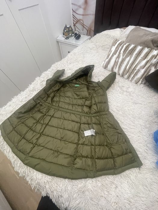 Продавам зелено яке BENETTON