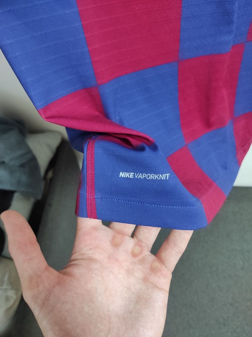Тениска Nike × Barcelona × Messi (S-M) (Оригинал)