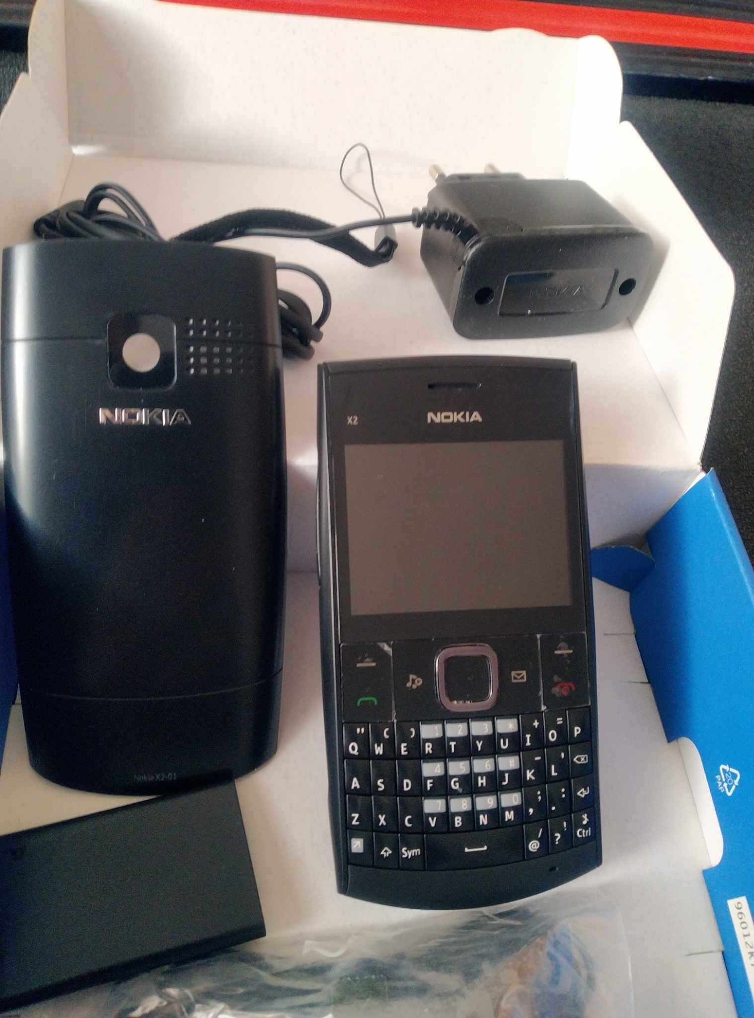 Телефон Nokia X2-01 QWERTY-клавиатура, microSD, Bluetooth. 0.3MP черен