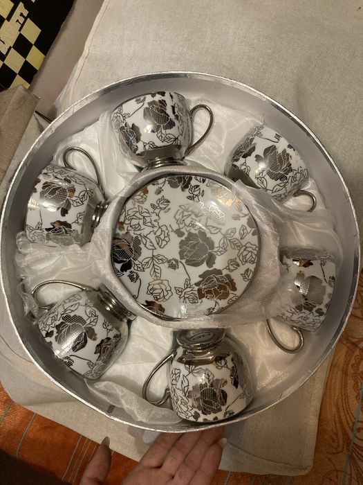 Порцеланов сервиз 6 чаши с чинийки