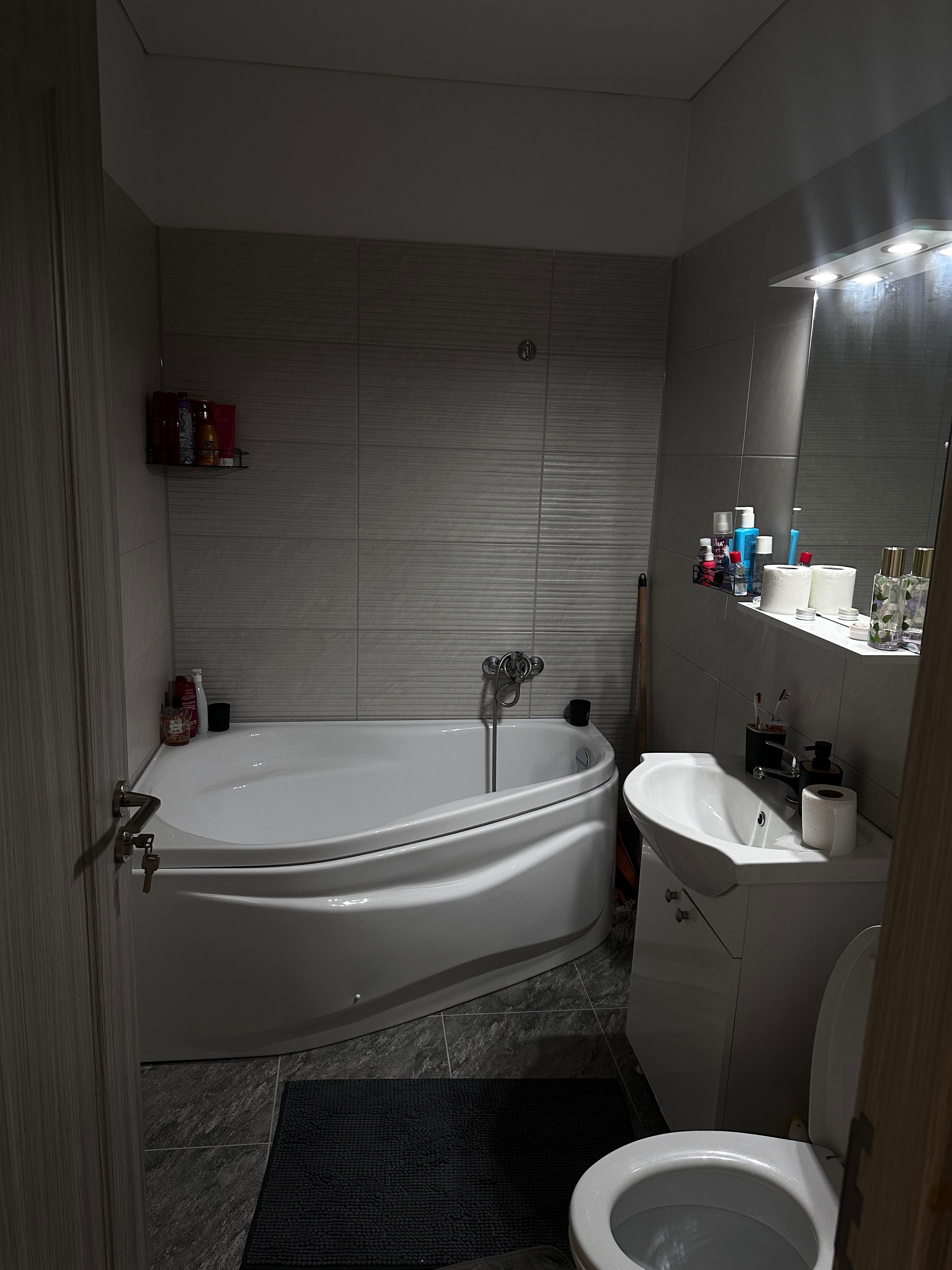 Închiriez garsonieră în regim hotelier/Pollux-Militari Rezidence