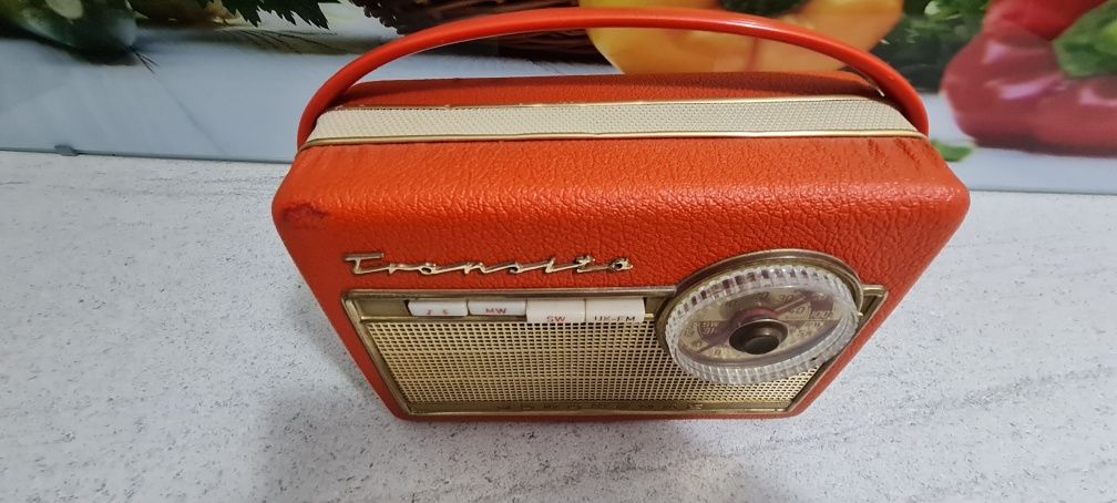 Aparat radio vechi Normende Trasita 1959.