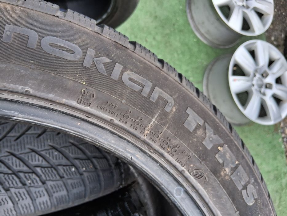 255 45 19 NOKIAN 4броя зимни