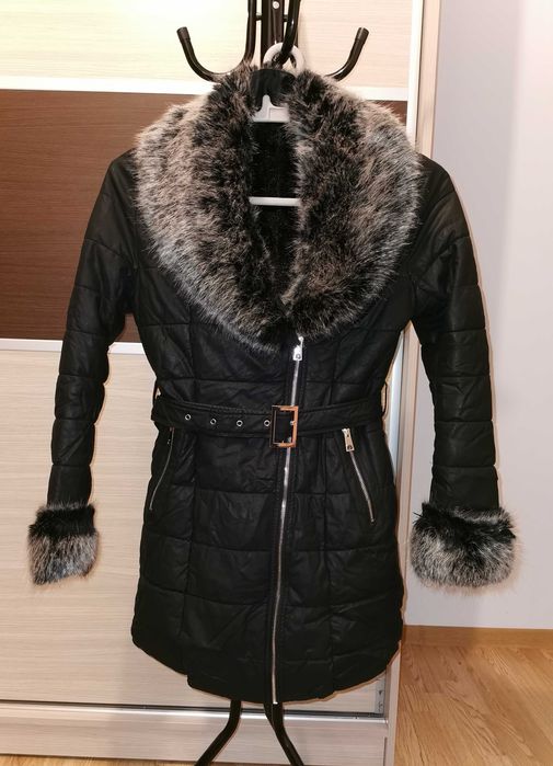 Vand haina dama pentru sezonul rece