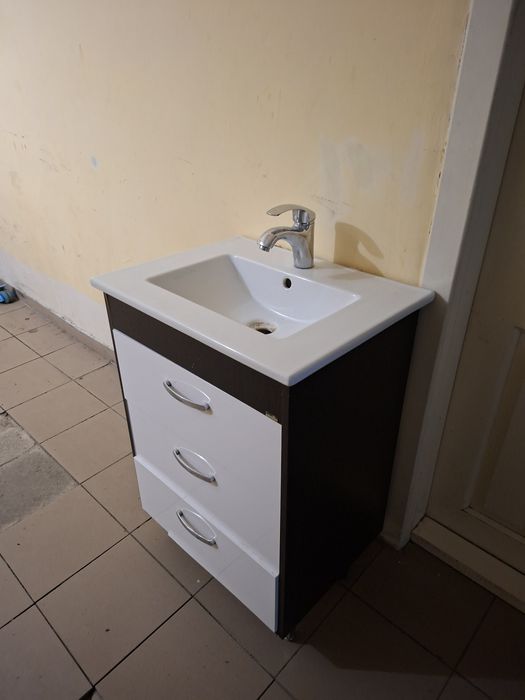 Раковина с тумбой