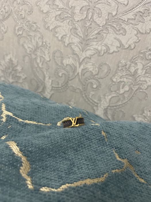 Кольцо …………………….