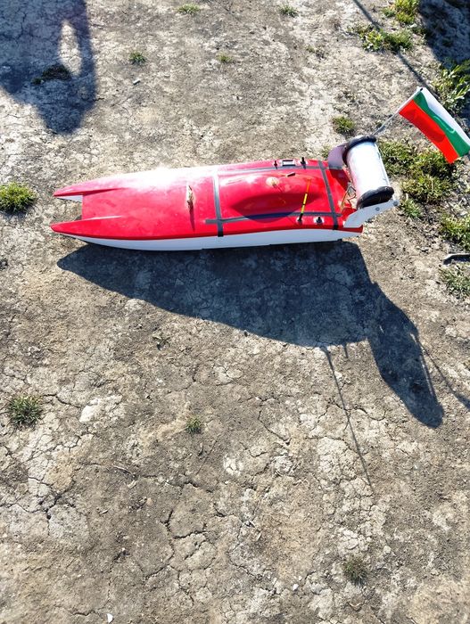 Лодка за захранка за риболов