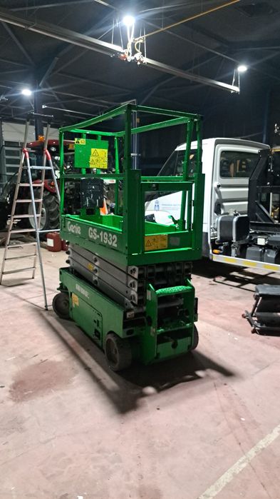 Închirieri Nacele Foarfecă 8–14 m – București și Ilfov