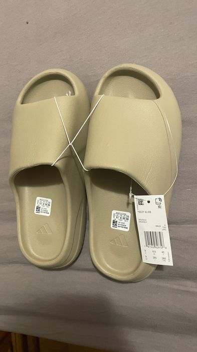 Slapi Adidas Yeezy, marimea 42, 26,5 cm, noi cu etichete crem si negri