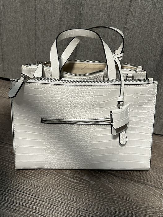 Оригинална бяла чанта Guess