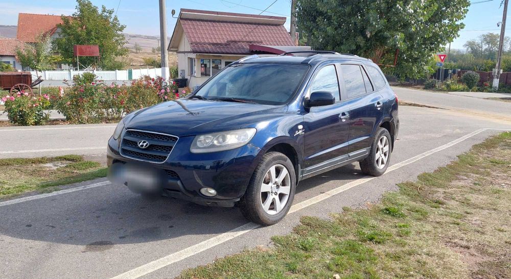 Vând Hyundai SantaFe 4x4 cu motorul 2.2 diesel de 150 cai- 7 locuri