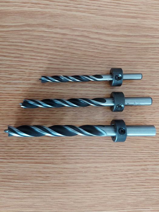 Burgiu pentru lemn cu sistem de distantier