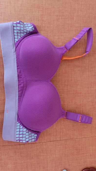 Спортен сутиен Triumph Triaction