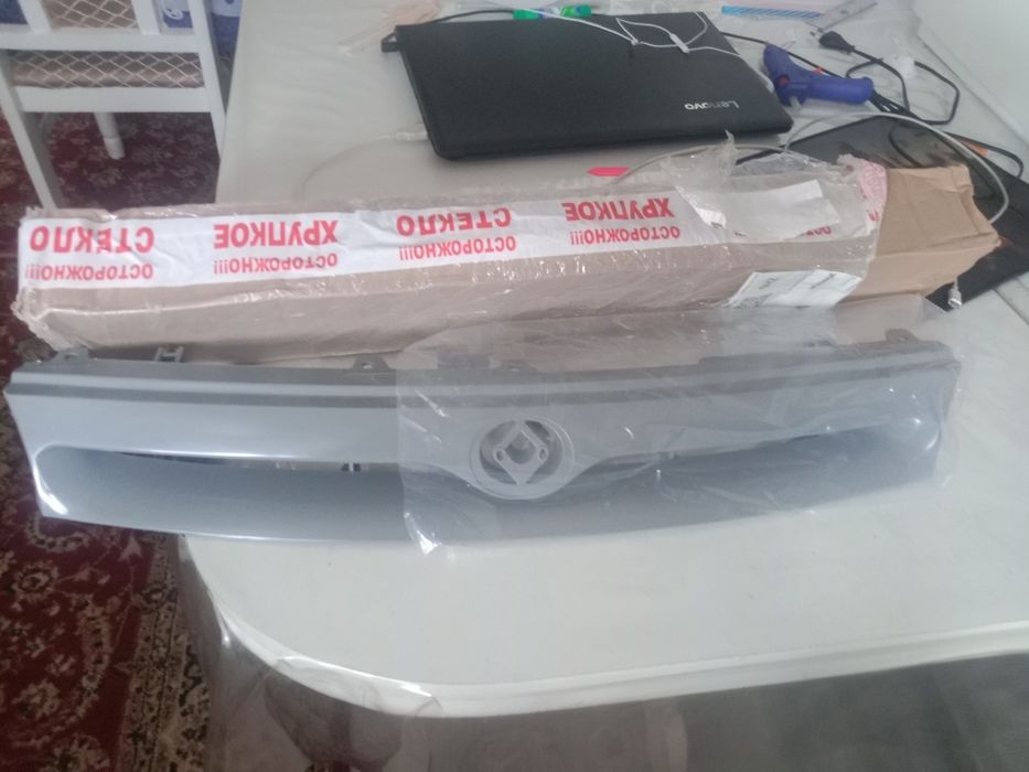 Продам решетка на мазда кронос, стекло подполковник на пассат б3 задны