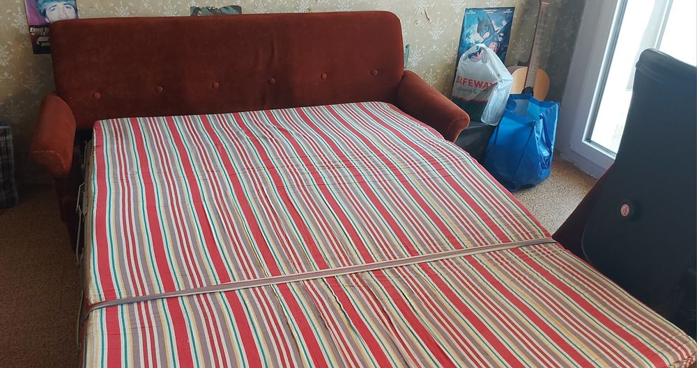 Разтегателен диван