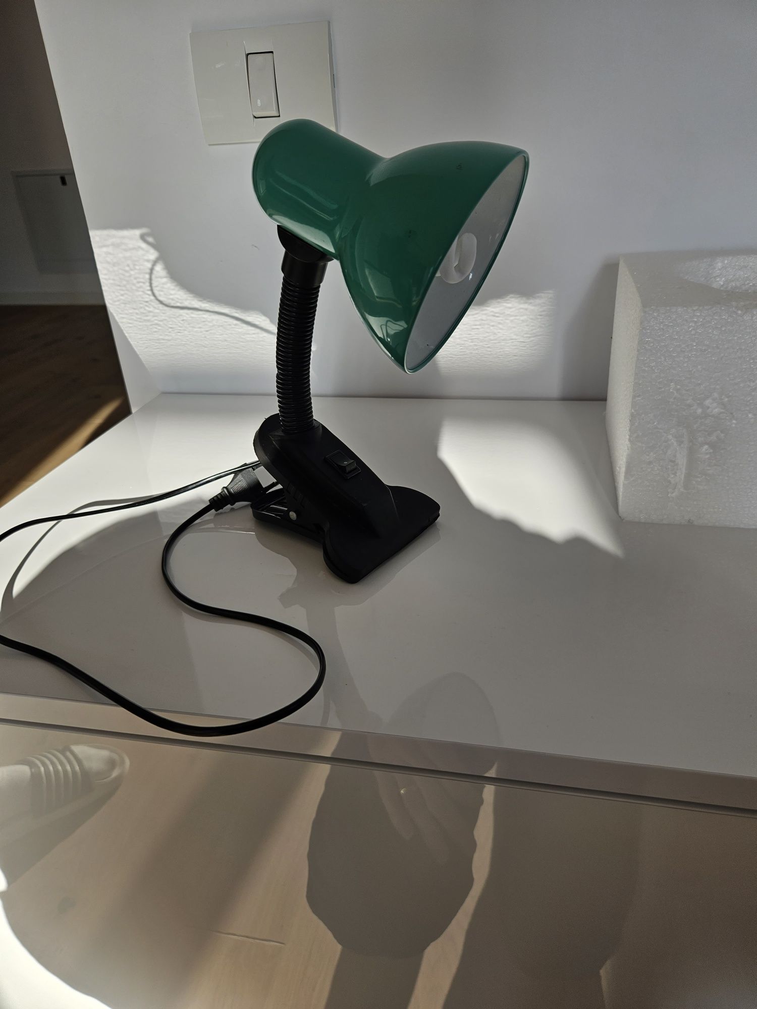 Vand lampa de birou/pat