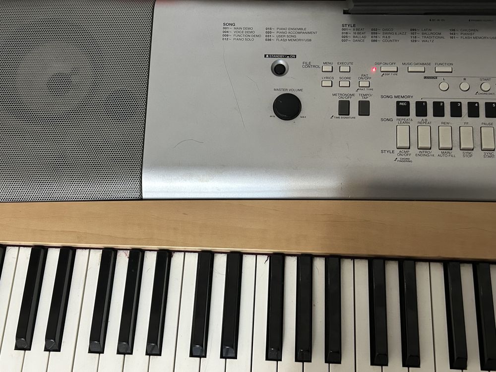 Синтезатор Yamaha Portable Grand DGX-630